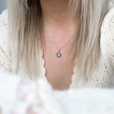 ML820m Sterling Silver Mother of Pearl Moroccan Flower Necklace Model 2