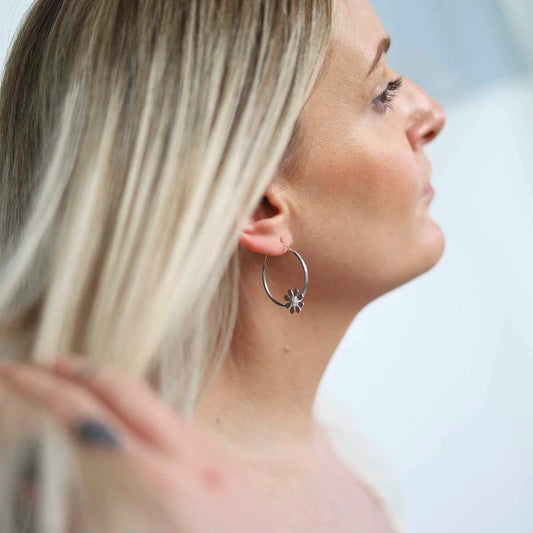 MZB138 Sterling Silver Daisy Hoop Earrings Model
