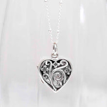 MR1112 Sterling Silver Forget Me Not Locket