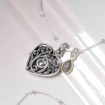 MR1112 Sterling Silver Forget Me Not Locket 2