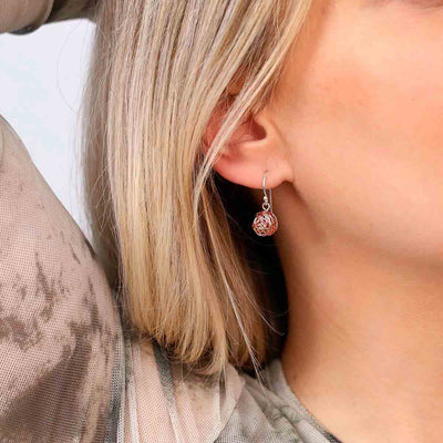 MD376 Sterling Silver Rose Gold Yarn Earrings Model