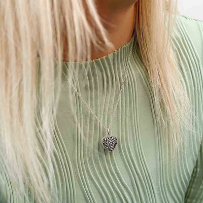 MR1112 Sterling Silver Forget Me Not Locket model
