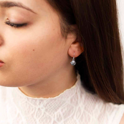 ML997 Sterling Silver Clam Shell Dangly Earrings Model