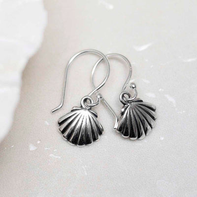 ML997 Sterling Silver Clam Shell Dangly Earrings 1