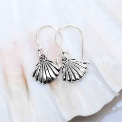ML997 Sterling Silver Clam Shell Dangly Earrings 2