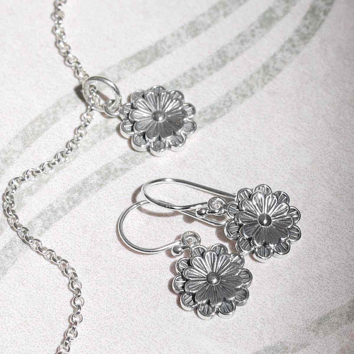 Sterling Silver Pretty Petals Necklace