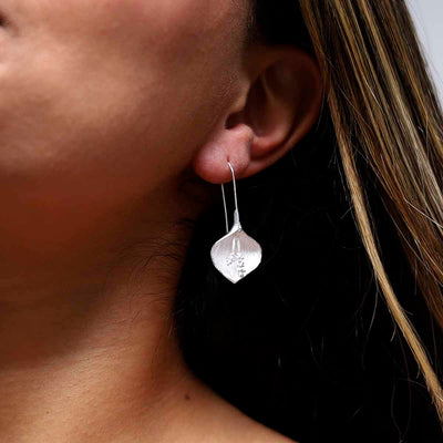 MZB78 Sterling Silver Peace Lily Drop Earrings model