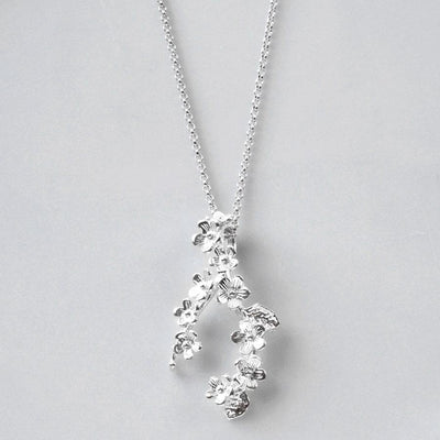 MB081P SILVERFORGETMENOTCLUSTERNECKLACE 004
