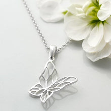 MB094P SILVERBUTTERFLYNECKLACE 002