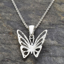 MB095P MEDIUMSILVERBUTTERFLYNECKLACE 003