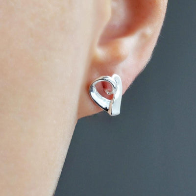 Silver Ribbon Heart Earrings MJ0220 6