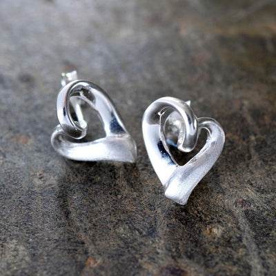 Silver Ribbon Heart Earrings MJ0220 4