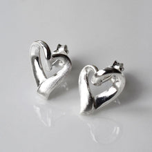 Silver Ribbon Heart Earrings MJ0220