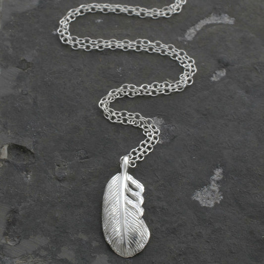 MB078P SILVERFEATHERNECKLACE 005 scaled