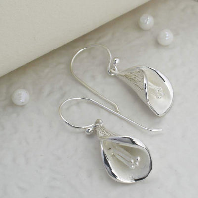 MB067E SILVERCALLALILYEARRINGS 002