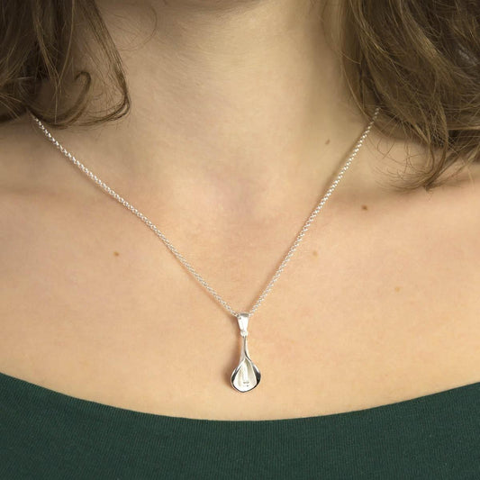 MB067P STERLINGSILVERCALLALILYNECKLACE 003