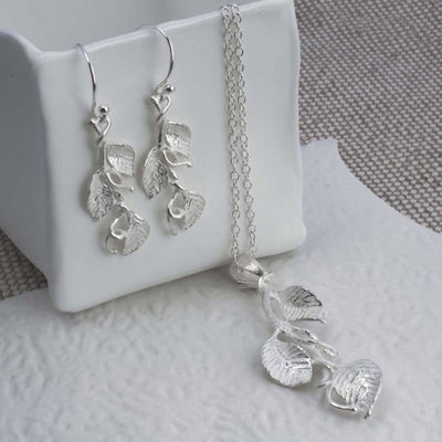 MB059E SILVERLEAVESEARRINGS 004 fd77adf8 61b2 44d9 8f84 527541c73375