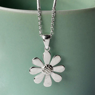 Silver Contemporary Daisy Necklace MJ0242 3