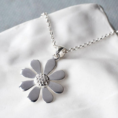Silver Contemporary Daisy Necklace MJ0242 4