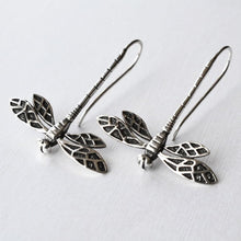MC160E SILVERDRAGONFLYEARRINGS 006
