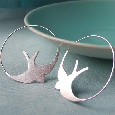 MA003 SILVERSWALLOWHOOPEARRINGS 009