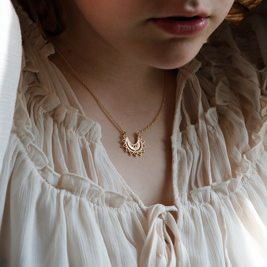 Goldplatedsterlingsilvermarrakechaffairnecklaceonmodel