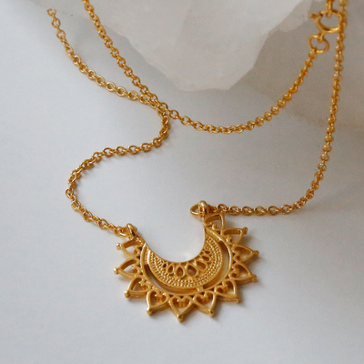 Goldplatedsterlingsilvermarrakechaffairnecklaceonwhitewithcrystal