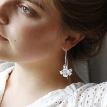 MB201E OVERSIZEDSTERLINGSILVERLILYDROPEARRINGS 007
