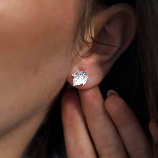 MB203_Sterling Silver Ivy Leaf Stud Earrings_new 5