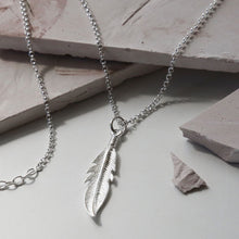ME497P5LUCKYFEATHERNECKLACE