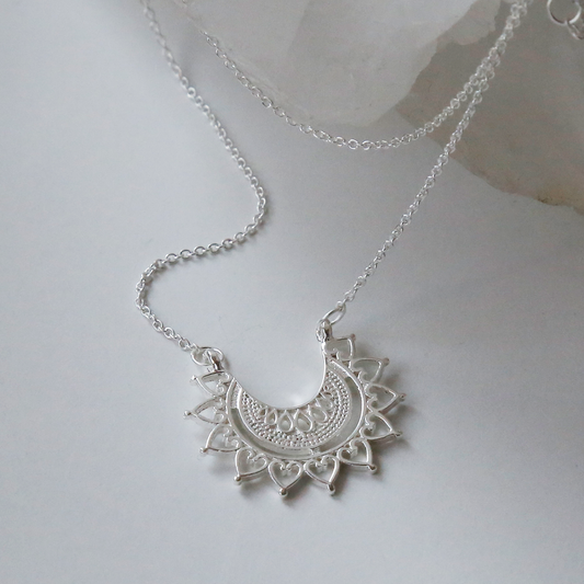 Sterlingsilvermarrakechaffairnecklaceonwhitebackground