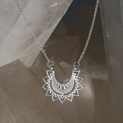 sterlingsilvermarrakechaffairnecklaceoncrystalbackground