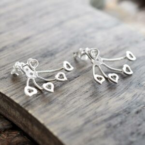 12 heart ear crawler 900x900 60b5fa6a 03e2 46dc 9f62 5394e473238e