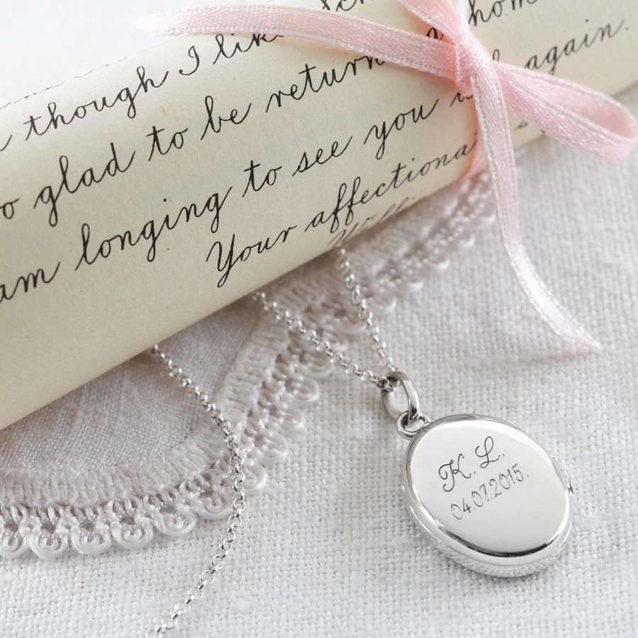 LOCKET OVAL 900X900