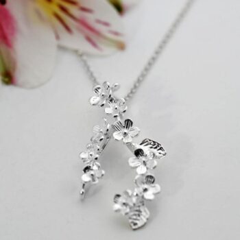 MB081P SILVERFORGETMENOTCLUSTERNECKLACE 005