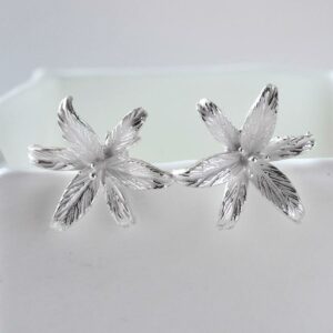 Silver blooming lily flower stud earrings