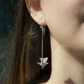MB140 STERLINGSILVERWONDERLANDFLOWERDROPEARRINGS 001