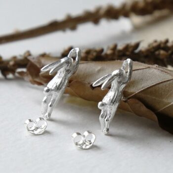 MB197E STERLINGSILVERHAREINFLIGHTSTUDEARRINGS 001