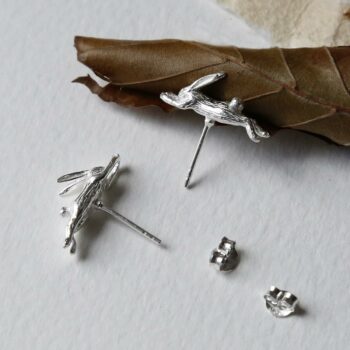 MB197E STERLINGSILVERHAREINFLIGHTSTUDEARRINGS 002