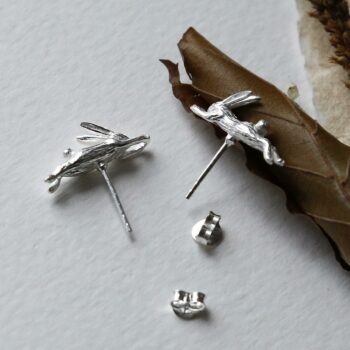 MB197E STERLINGSILVERHAREINFLIGHTSTUDEARRINGS 003