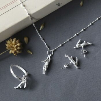 MB197P STERLINGSILVERHAREINFLIGHTNECKLACE 002