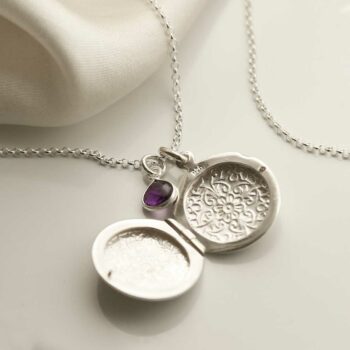 MC167 STERLING SILVER FLORAL ROUND LOCKET NECKLACE AMETHYST OPEN 1