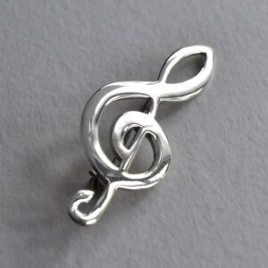 Silver plain treble clef brooch