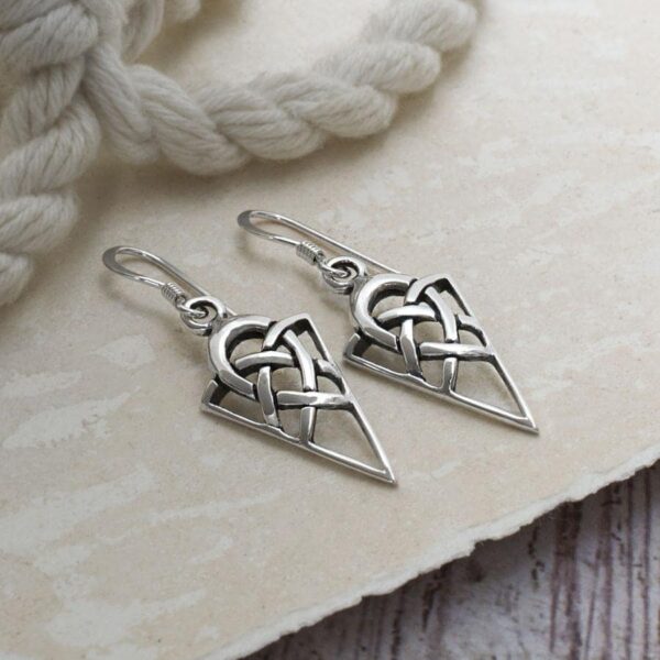 MC241 STERLINGSILVERCELTICTRIANGLEEARRINGS 003