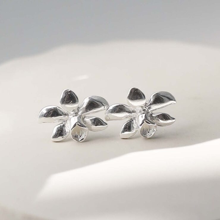 MD261_Sterling Silver Daffodil Stud Earrings_5 Sterling Silver Daffodil Stud Earrings