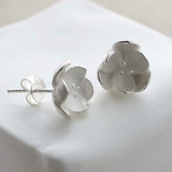 MJ0051E Silver blossom Stud earrings