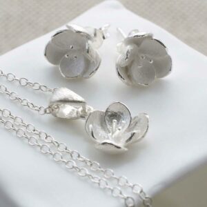 MJ0051S Silver Blossom Jewellery set with stud earrings and necklace 1