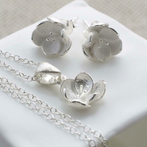MJ0051S Silver Blossom Jewellery set with stud earrings and necklace 1