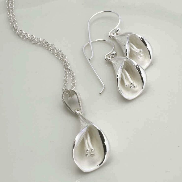MJ0075S Silver Calla Lily necklace and Earring Set icing sugar finish