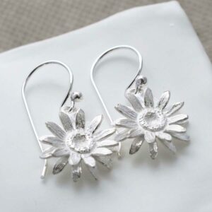 MJ0078E Silver Daisy Earrings